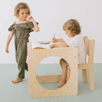 Lekker op zijn eigen plek: 8x de mooiste kindertafels en stoeltjes Ouders van Nu Redactie