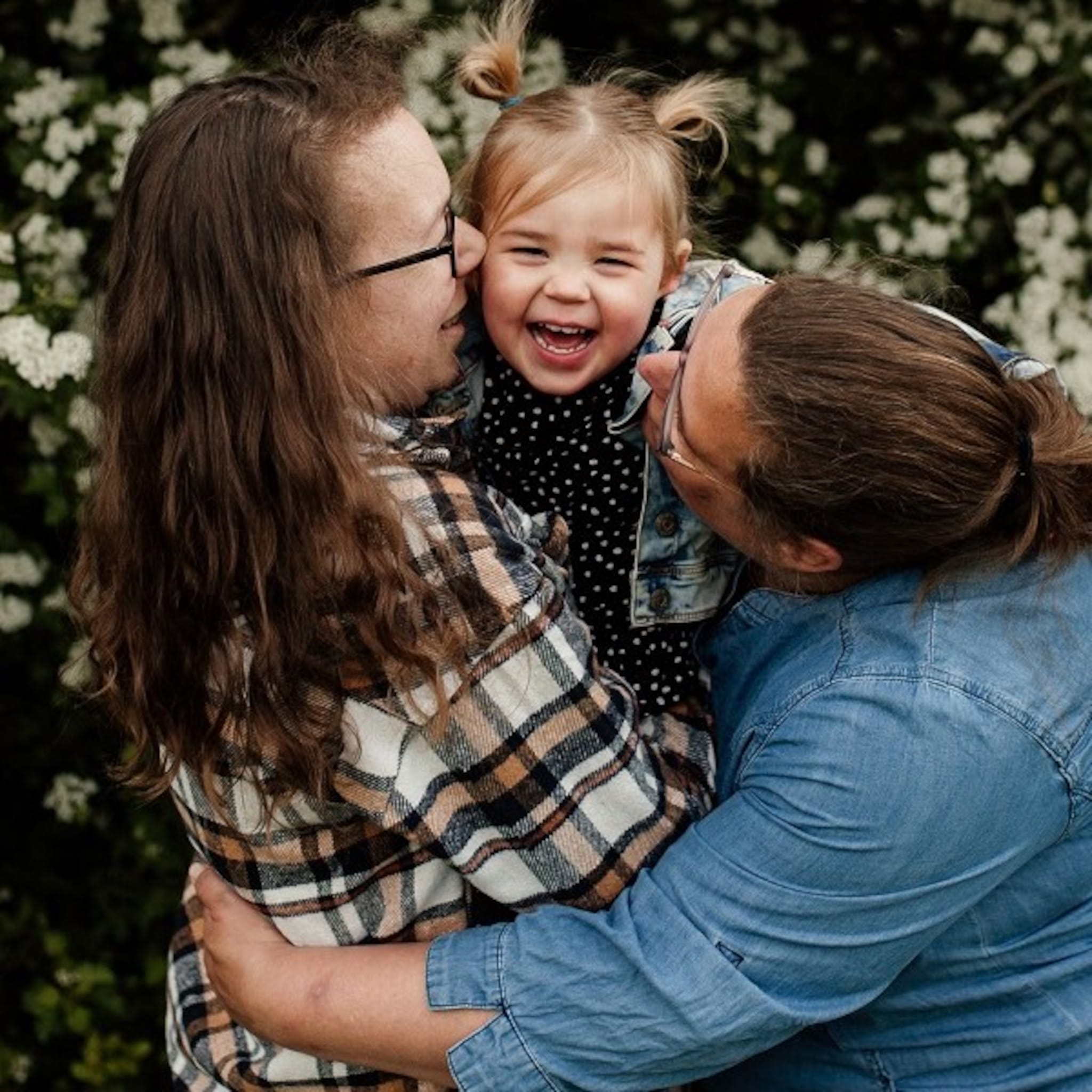 brenda van het kastje naar de muur gestuurd voor geboorteaangifte kom maar terug met je vrouw