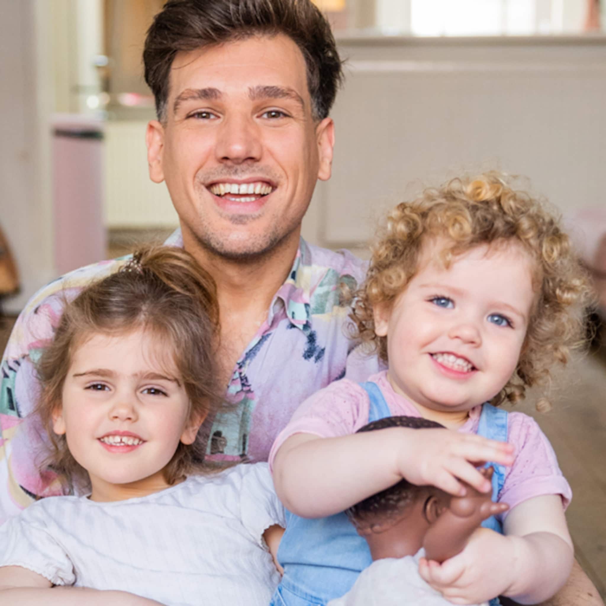 presentator en onze columnist lucas van de meerendonk ik wilde altijd de beste presentator worden maar nu wil ik vooral de beste vader zijn