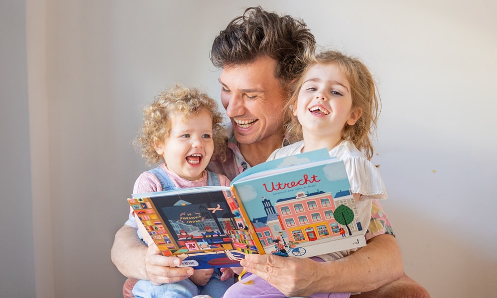 Presentator en onze columnist Lucas van de Meerendonk: ‘Ik wilde altijd de beste presentator worden, maar nu wil ik vooral de beste vader zijn’ Ouders van Nu Redactie