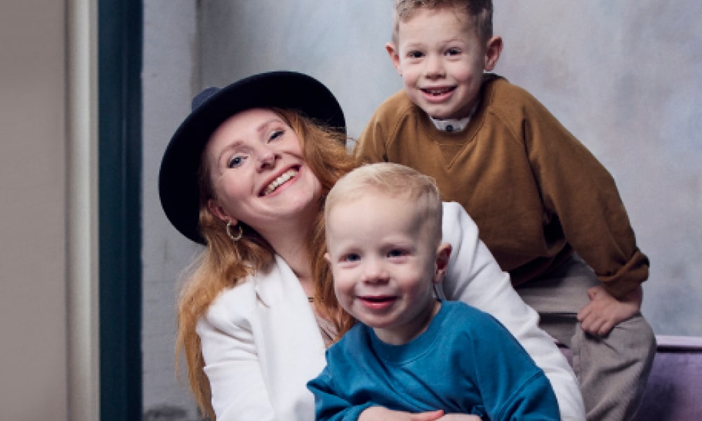 Stijlcoach Janine: ‘Toen ik mijn bankkloffie verruilde voor leuke outfits, voelde ik me weer mooi’ Ouders van Nu Redactie