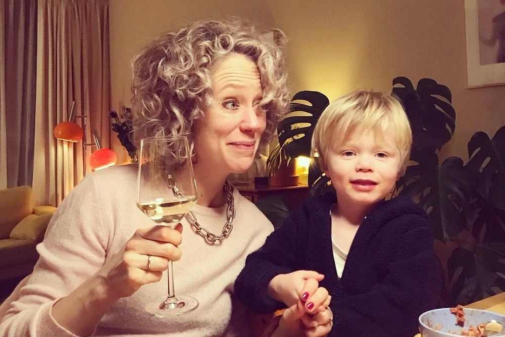 Column Margot over tafelmanieren: ‘Ooit heb ik stamppot in de mond van mijn weigerende kleuter gepropt’ Ouders van Nu Redactie
