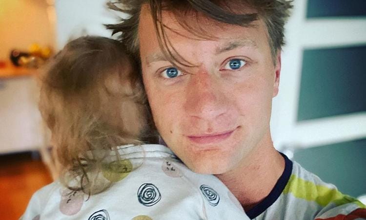 ‘Er zal heus wel een poepluier of twee voorbij komen, maar ik heb me er een partijtje zin in’ Ouders van Nu Redactie