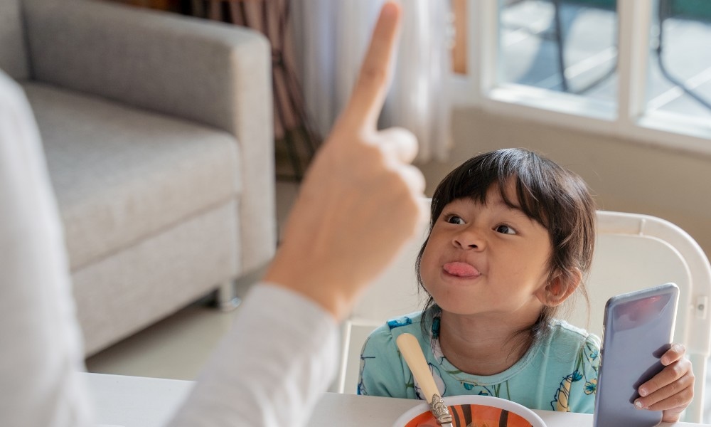 ‘Als je nu niet gaat slapen, zeggen we je verjaardag af’ Ouders van Nu Redactie