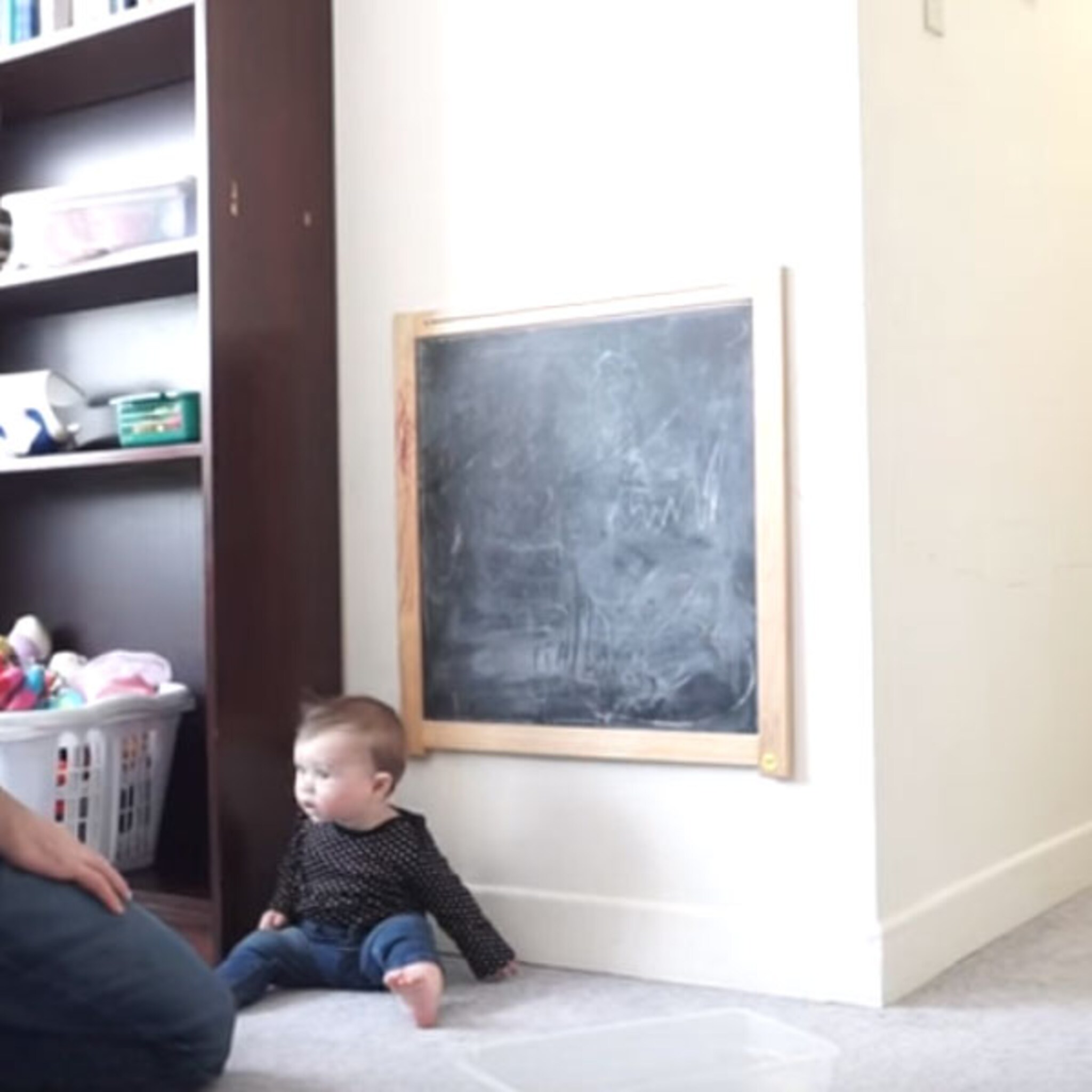 gezin van vijf laat zien hoe ze in een eenkamerappartement wonen