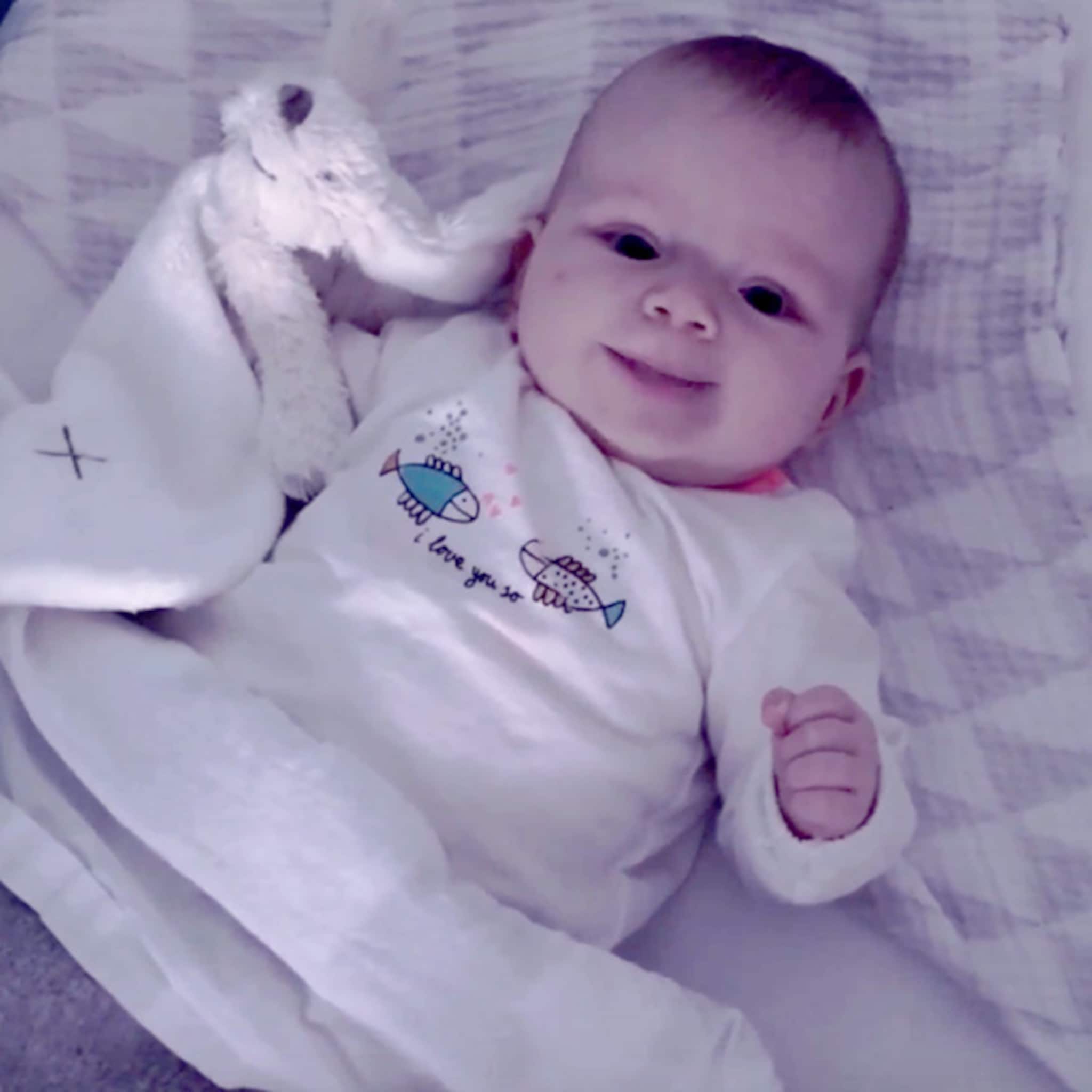 pratende baby stelt moeder gerust