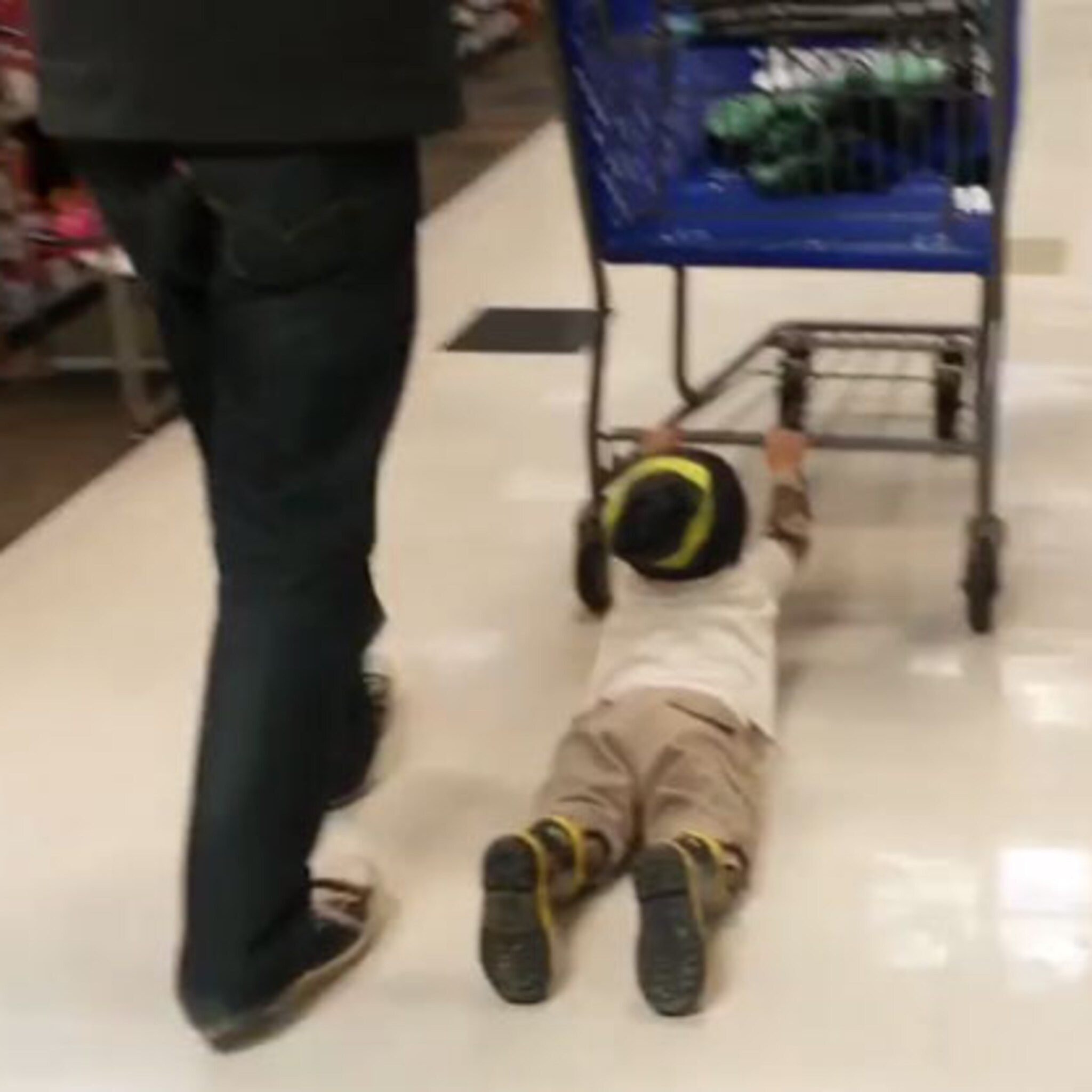 compilatie zo ziet boodschappen doen met kinderen er uit