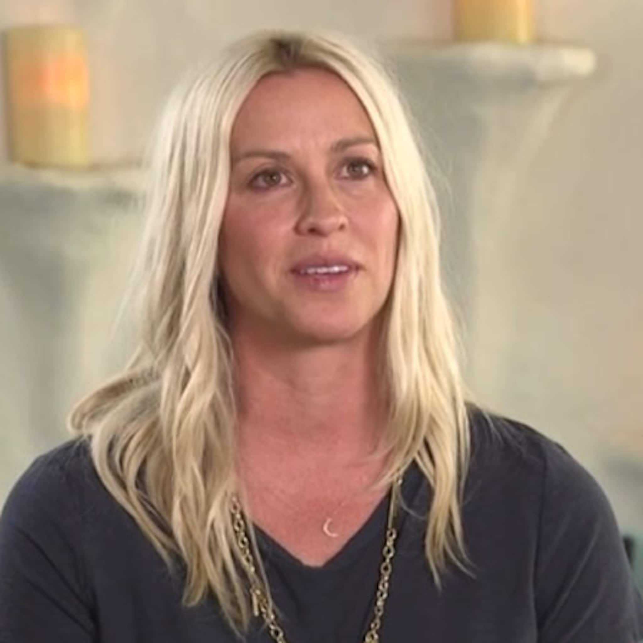 alanis morissette vertelt openhartig over postnatale depressie