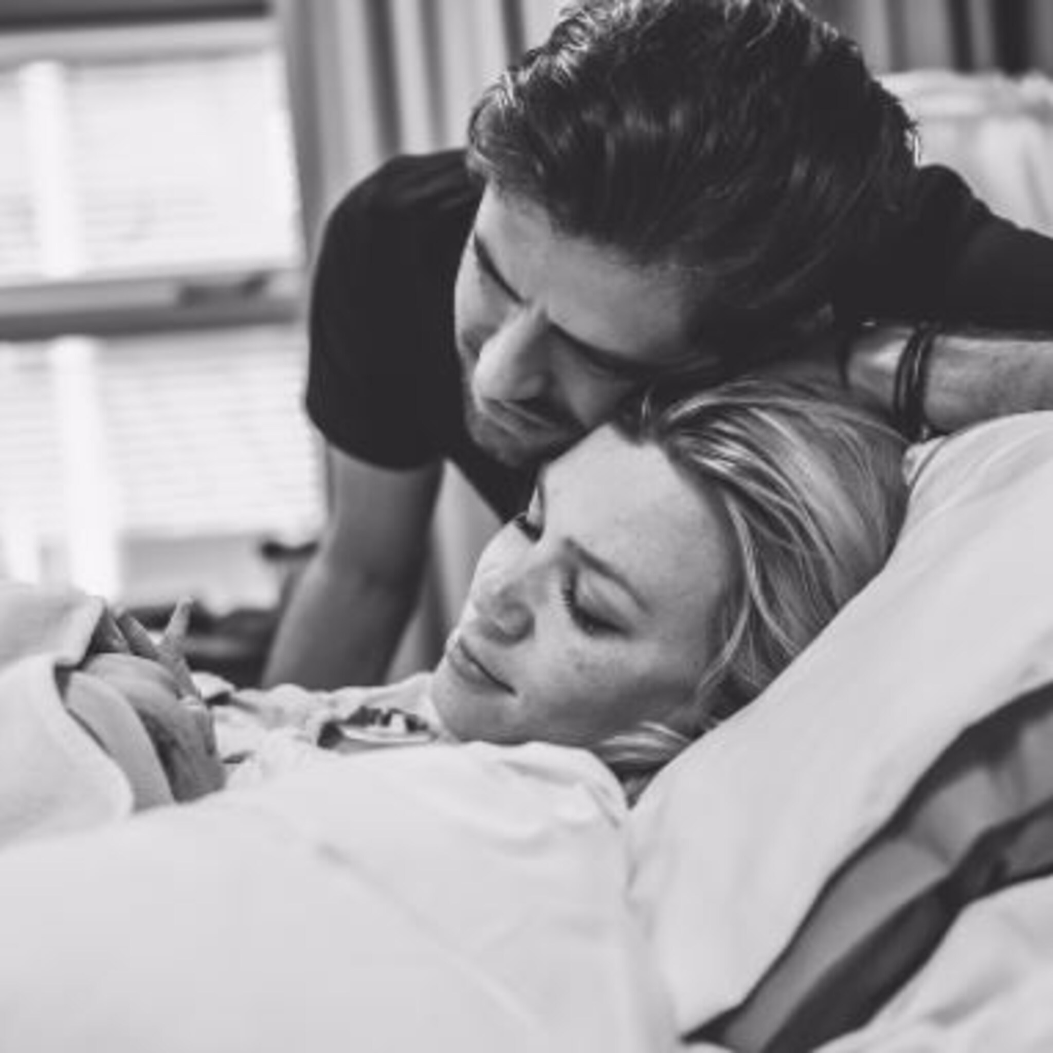 hoera simon en annemarie zijn ouders geworden van een dochtertje
