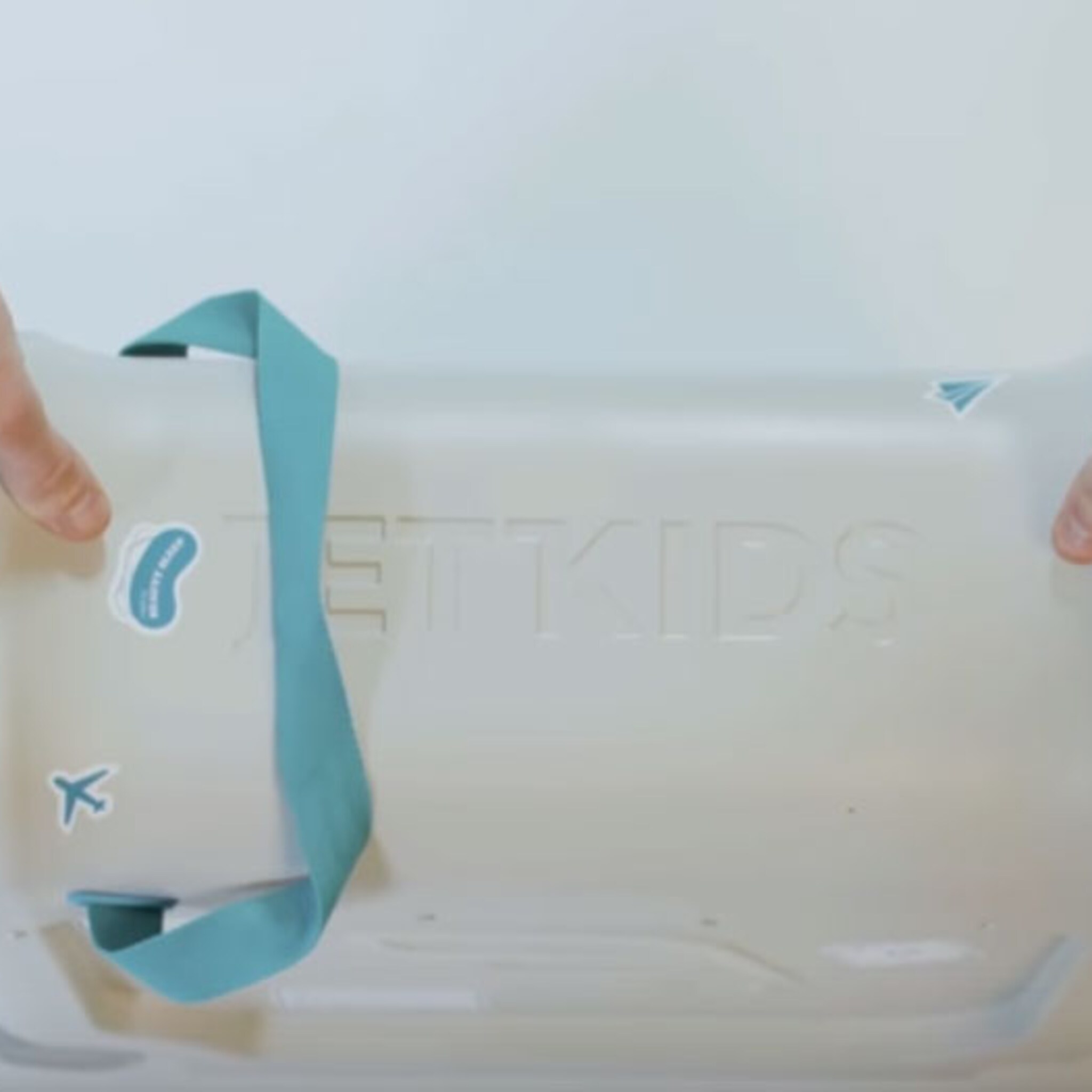 halleluja relaxed vliegen met kinderen dankzij briljante uitvinding