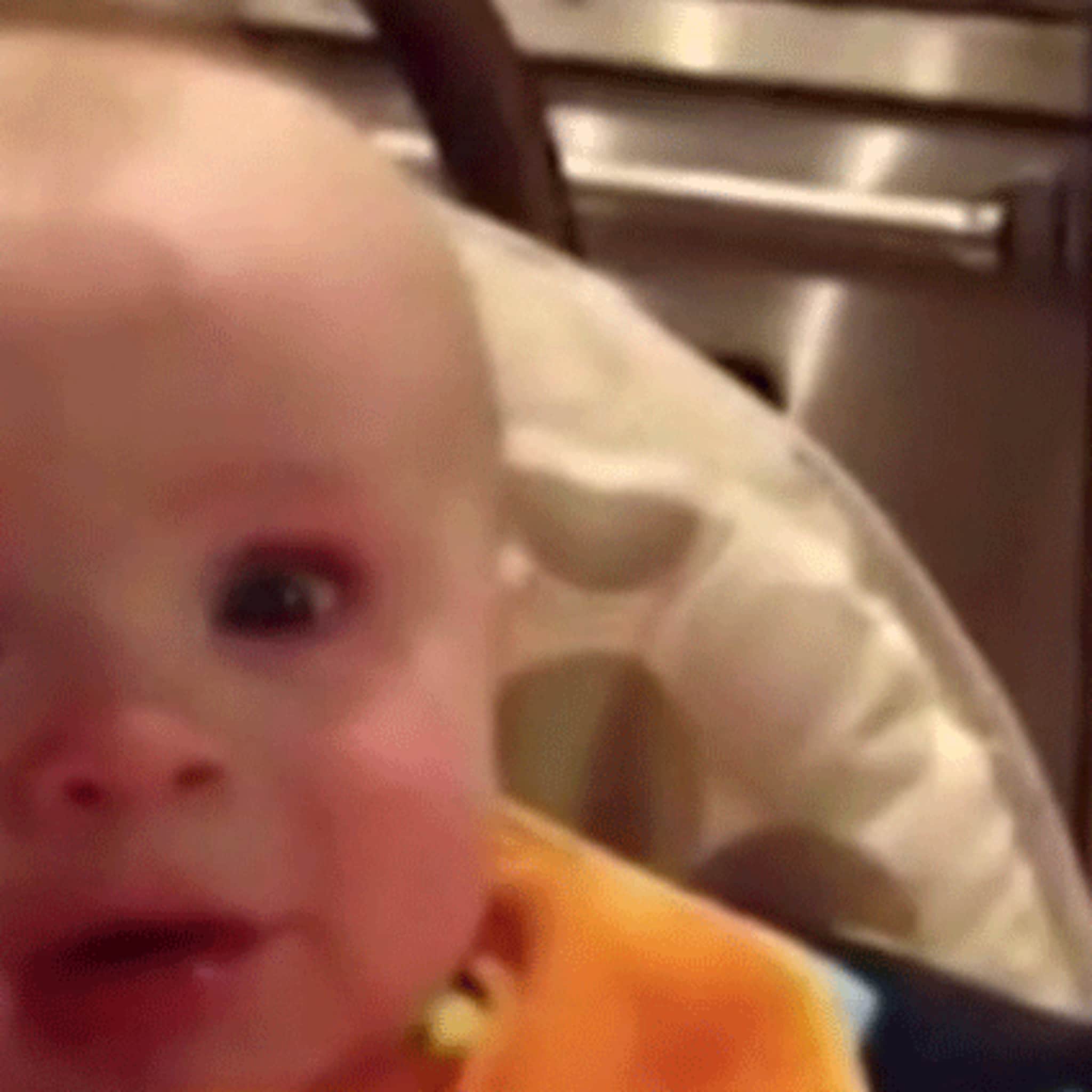 wie kan beter zingen mama of papa deze baby heeft een duidelijke voorkeur