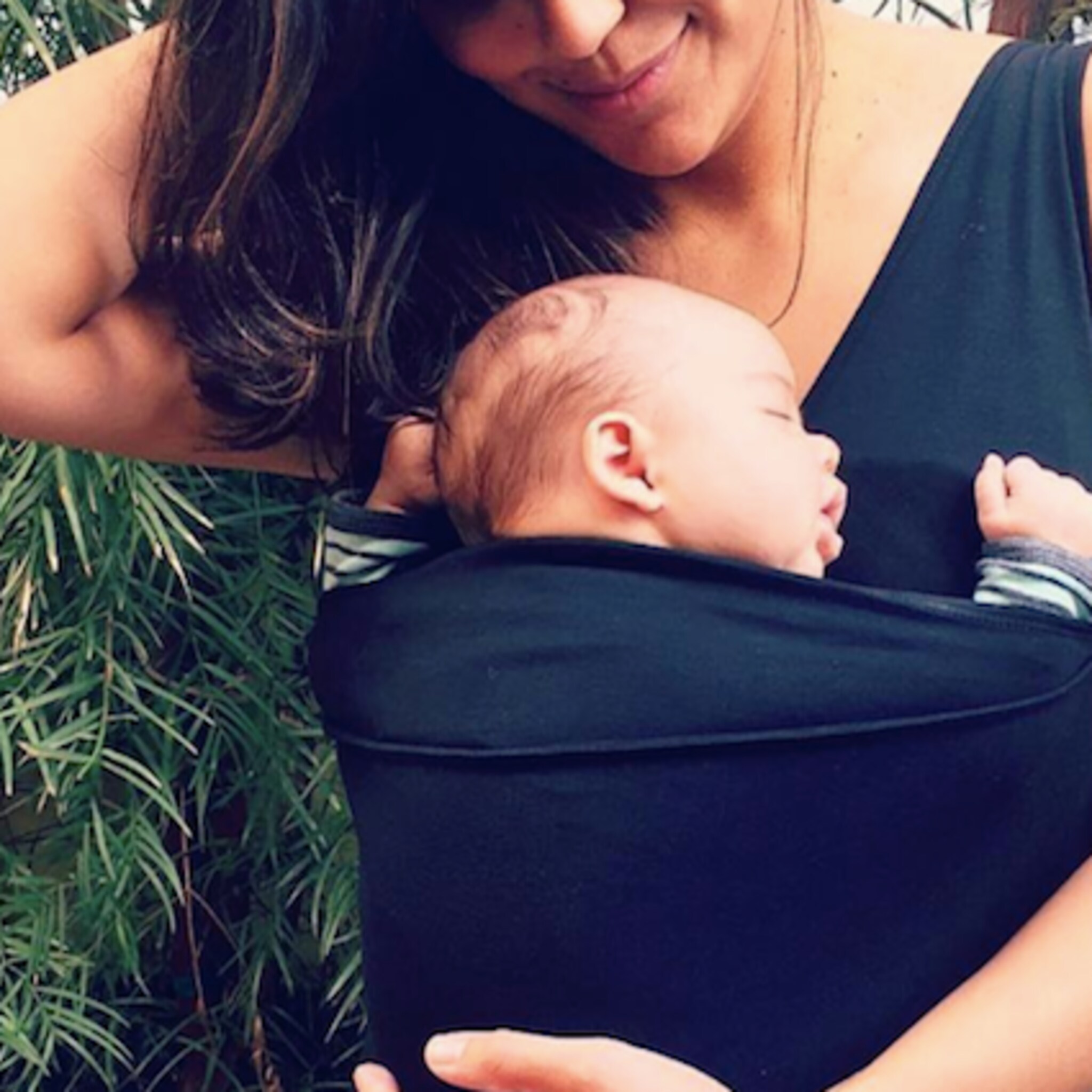 briljante uitvinding je baby kangoeroeen in een speciaal draagshirt
