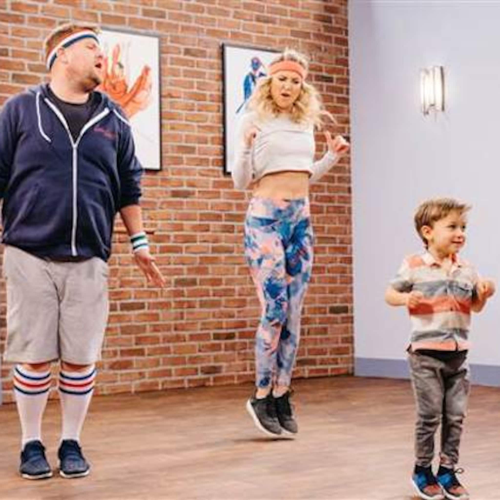 kleuters geven james corden en kate hudson dansles
