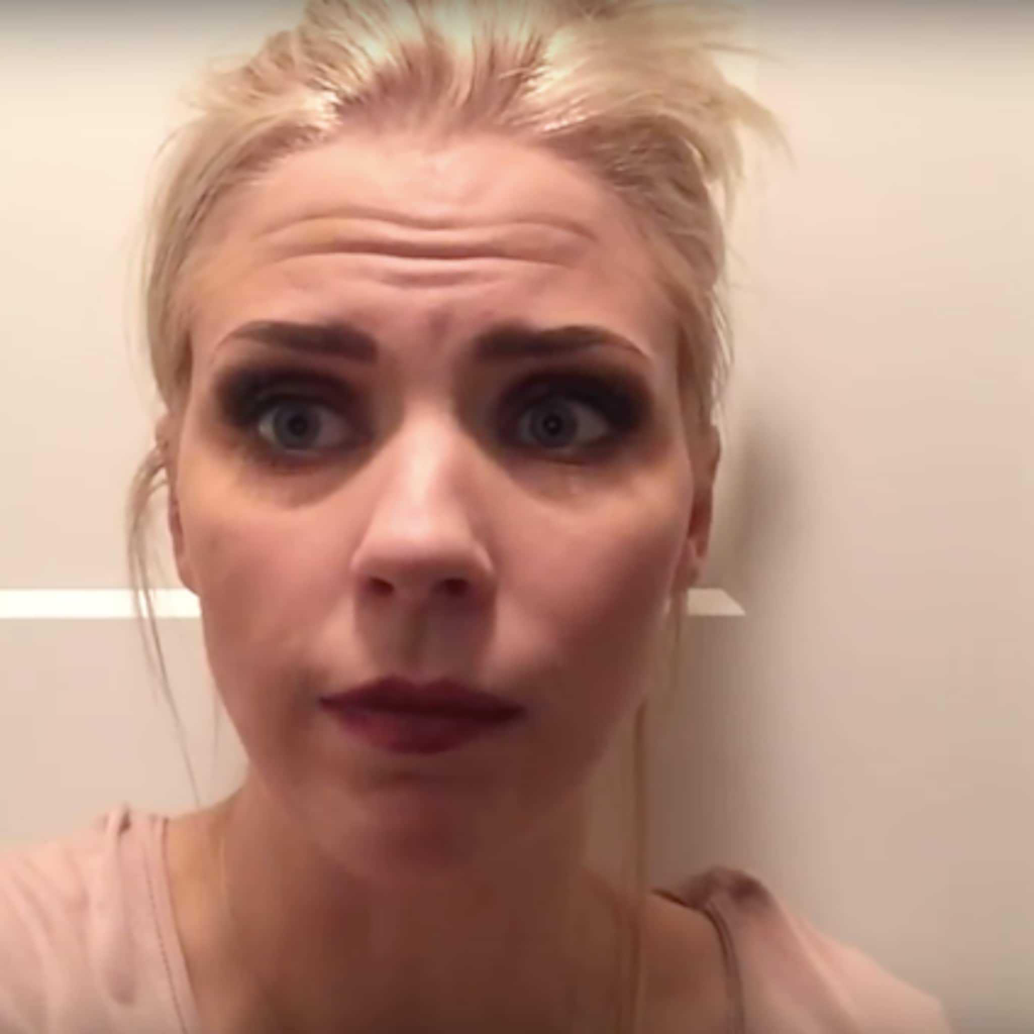 video gaat viral moeder van vierling verstopt zich in de kast