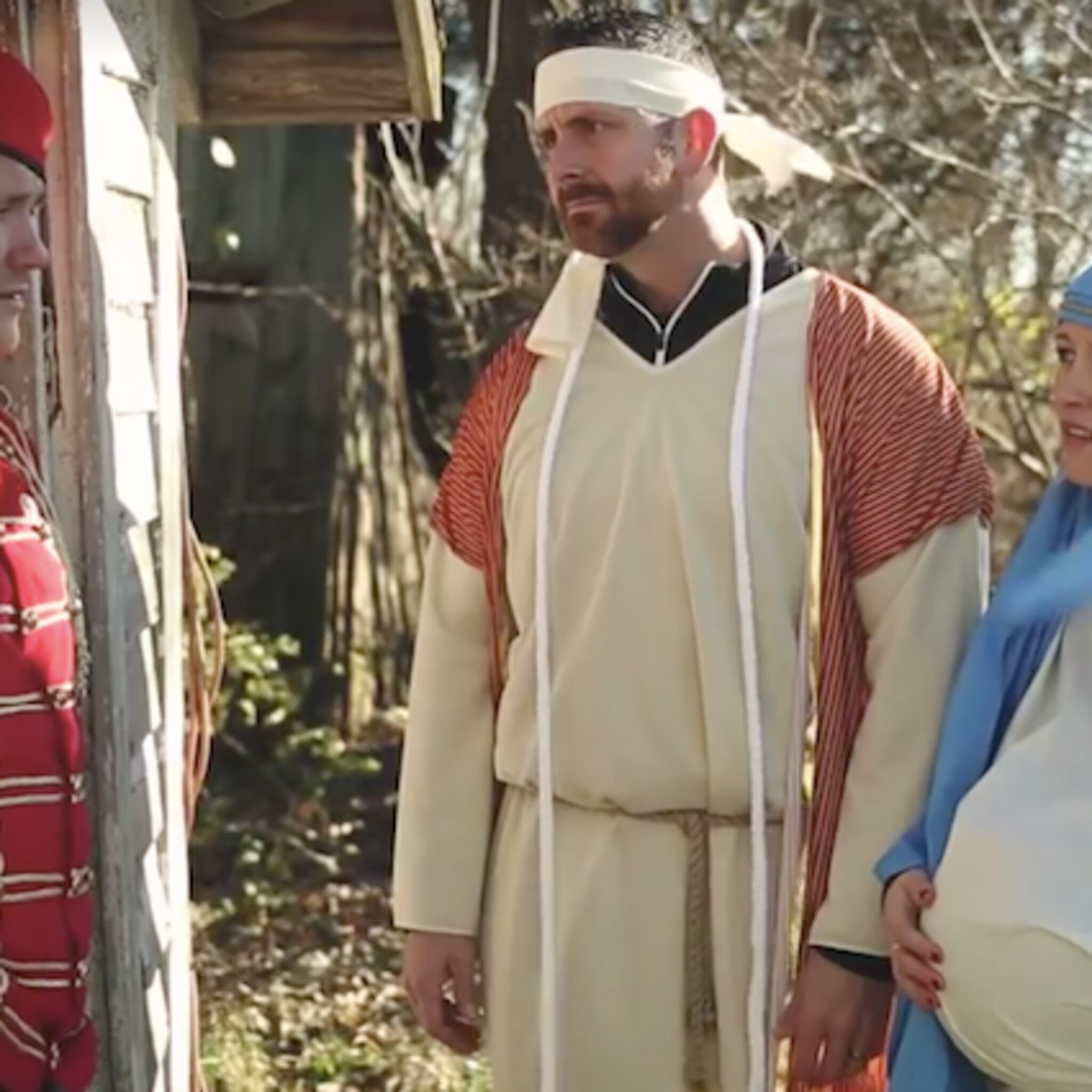 hilarisch kinderen vertellen het kerstverhaal met ouders in de hoofdrol
