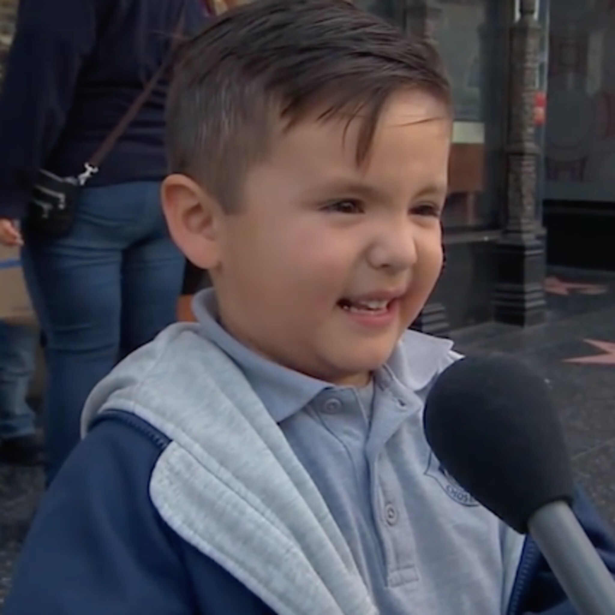 grappig talkshowhost vraagt kinderen wat kerstmis precies betekent