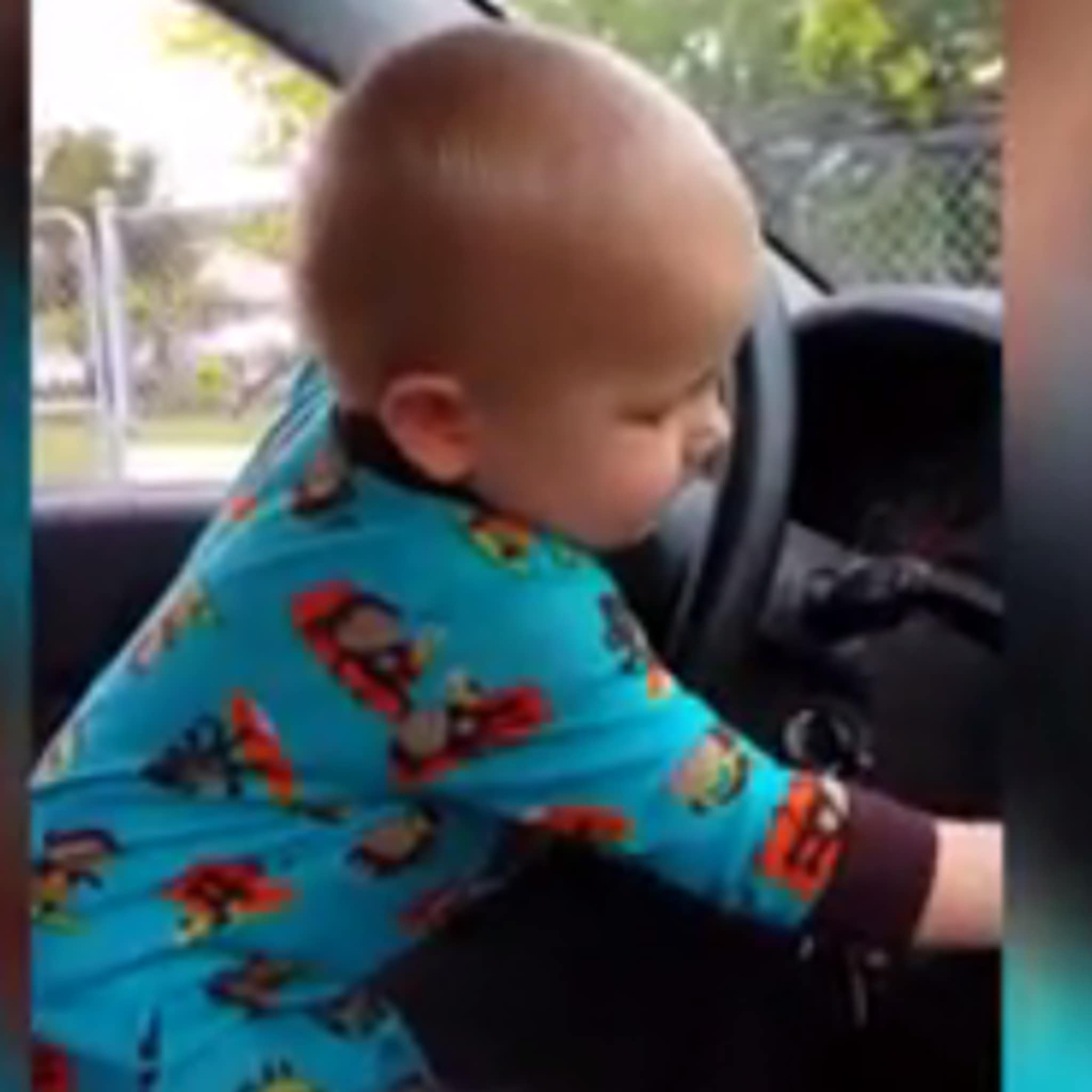 baby zet autoradio harder om te dansen