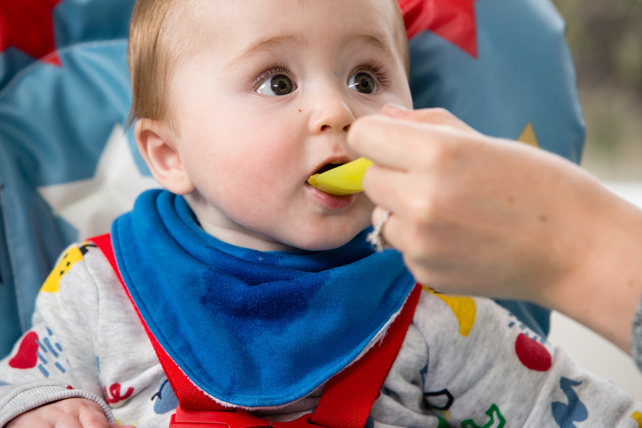 Je baby laten spelen met eten? Dat kan heel slim zijn (en dit is waarom) Ouders van Nu Redactie