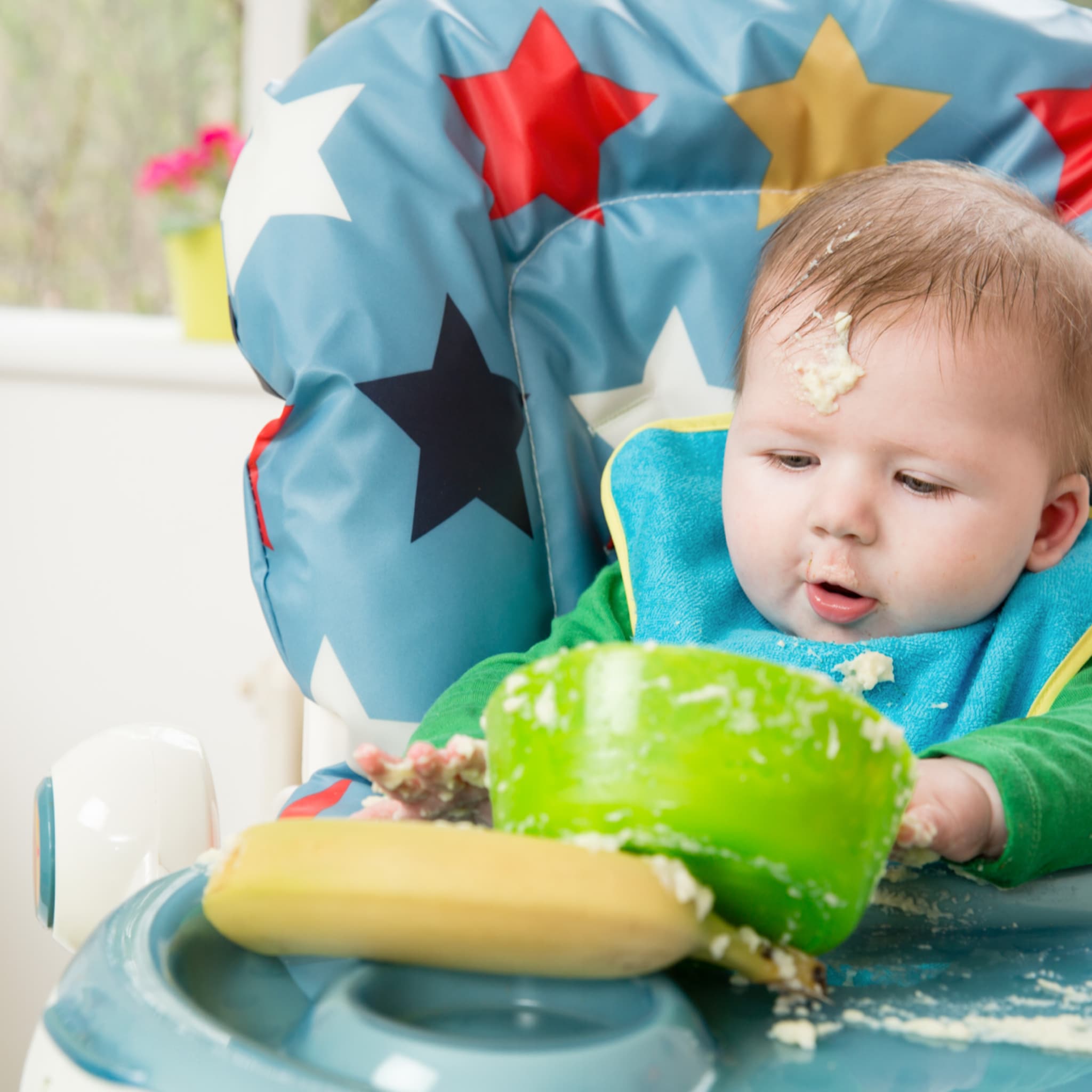 je baby laten spelen met eten dat kan heel slim zijn en dit is waarom