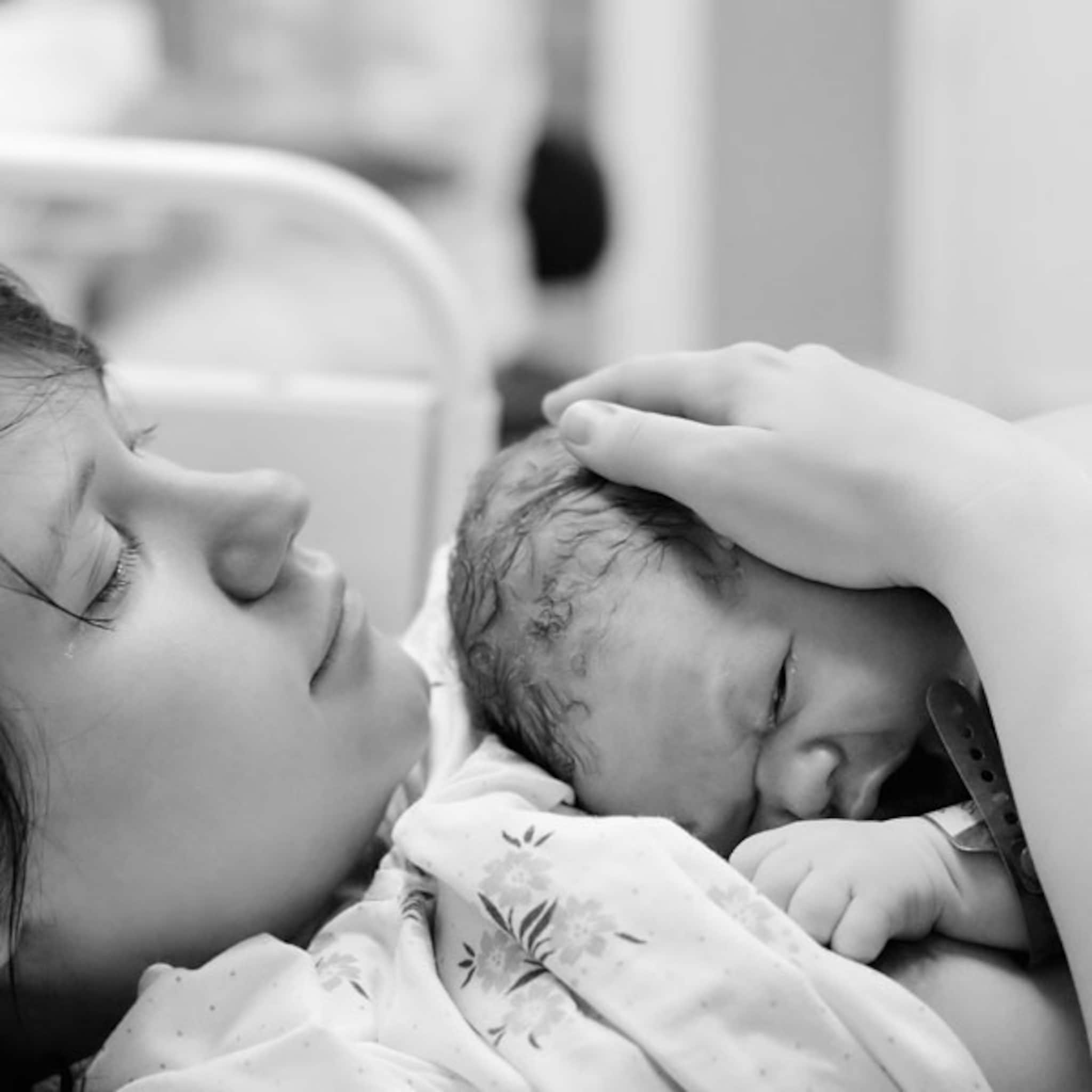 column van verloskundige ellen is het wel echt nodig om de baby al geboren te laten worden