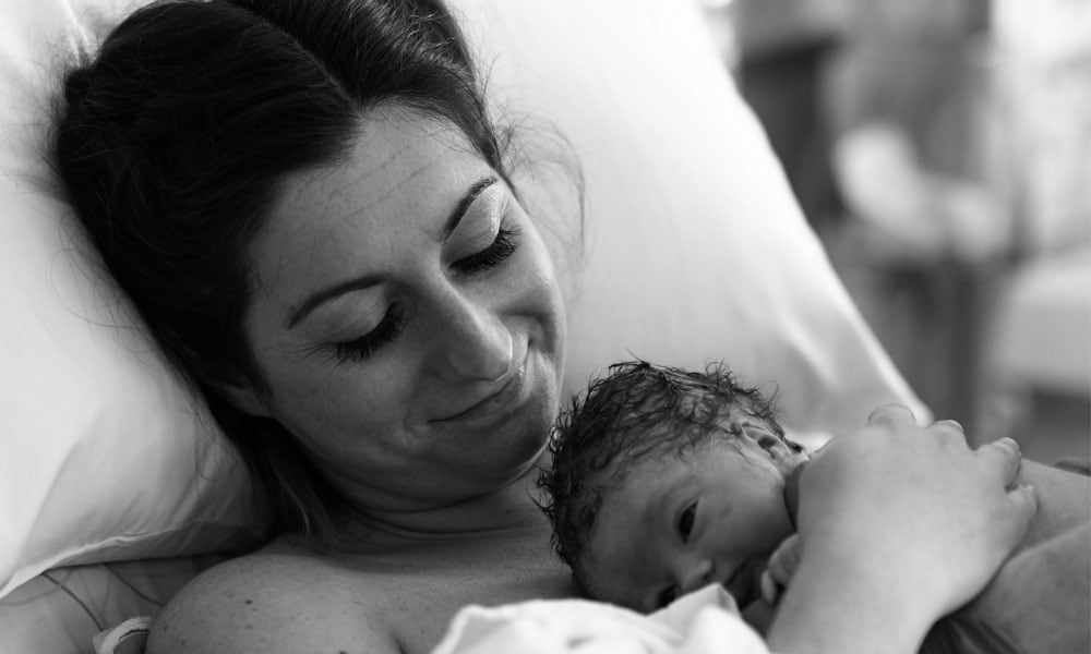 ‘Het persen gaat niet snel, maar ik zie dat de baby elke wee iets verder komt’ Ouders van Nu Redactie