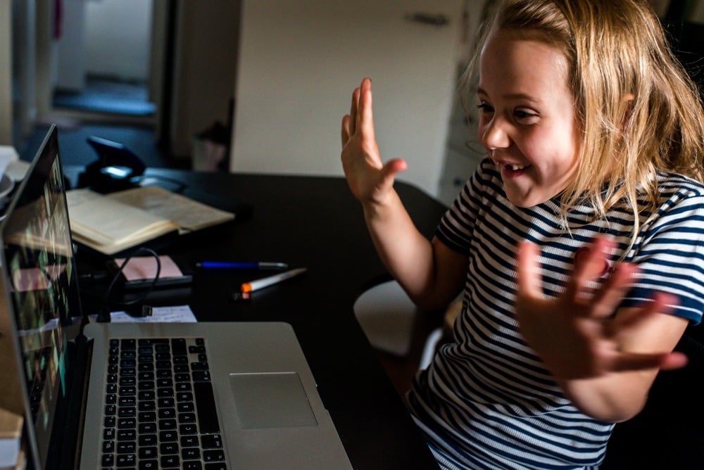 Linda’s dochter is boos: ‘Ik ben boos op jou en vooral op dat stomme virus’ Ouders van Nu Redactie