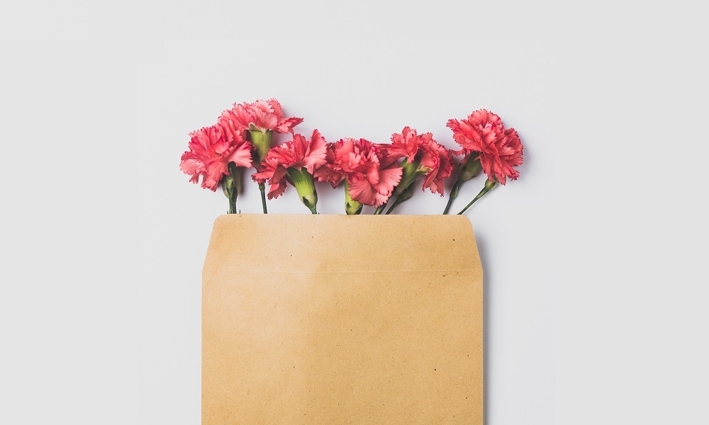 Sterren, hout of bloemzaadjes: de natuur is de trend in geboortekaartjes Getty Images
