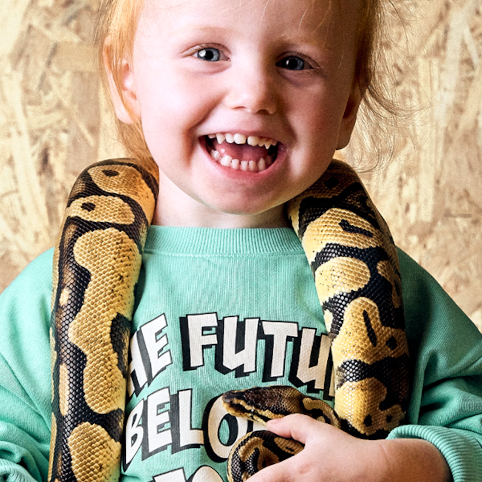 ellany heeft een wurgslang en het is haar beste vriend