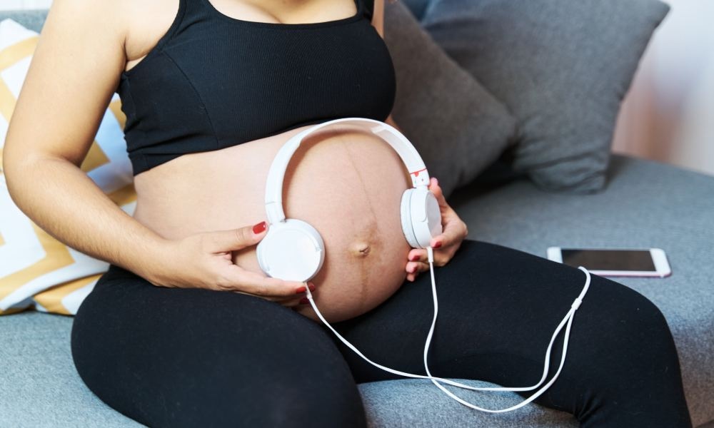 Jojanneke zoekt uit: kan muziek of geluid baby’s uit de stuit en richting de uitgang doen bewegen? Ouders van Nu Redactie