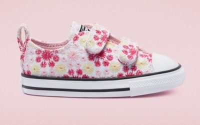 15x ‘back to school’-sneakers die je kind zelf makkelijk aan en uit kan doen Ouders van Nu Redactie