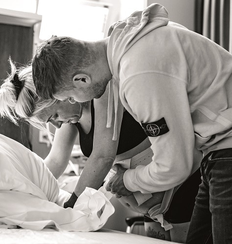 Stella’s bevallingsverhaal: ‘Kom op lijf, werk mee. Geef een kramp, doe iets’ Mirjam Cremer Pure Life Geboortefotografie