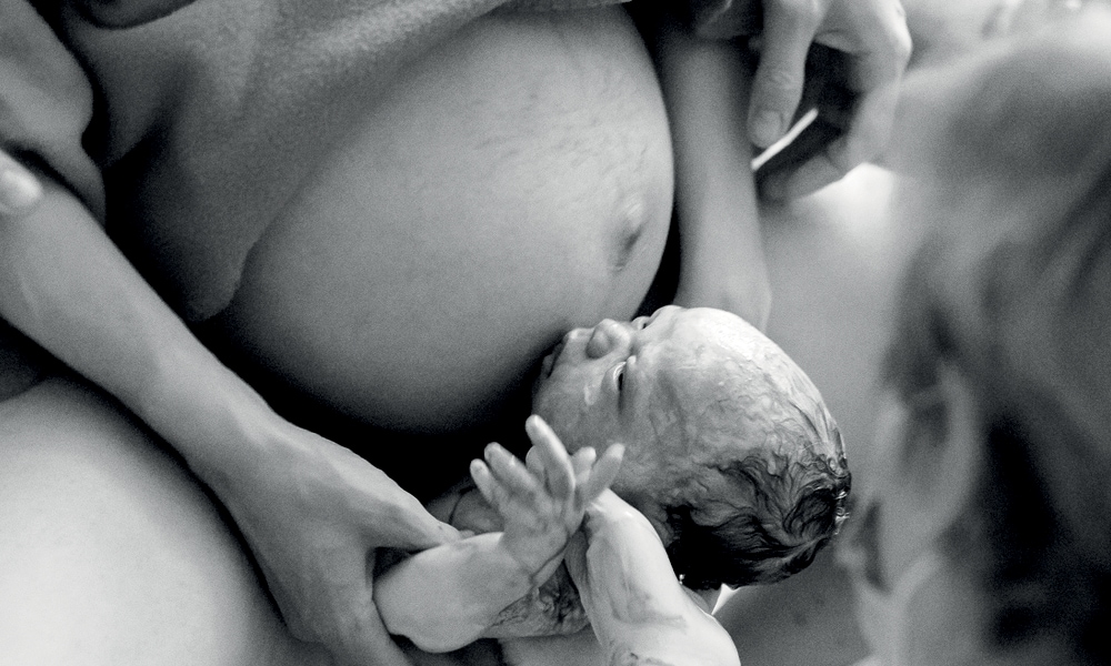Bevallingsverhaal: ‘Ik duik steeds dieper in mijn eigen bubbel’ Mirjam Cremer Pure Life Geboortefotografie