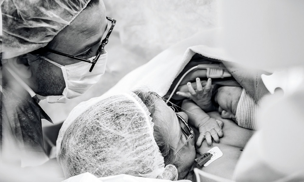 Bevallingsverhaal: ‘Na 41 weken wordt het weleens tijd om te bevallen’ Mirjam Cremer Pure Life Geboortefotografie
