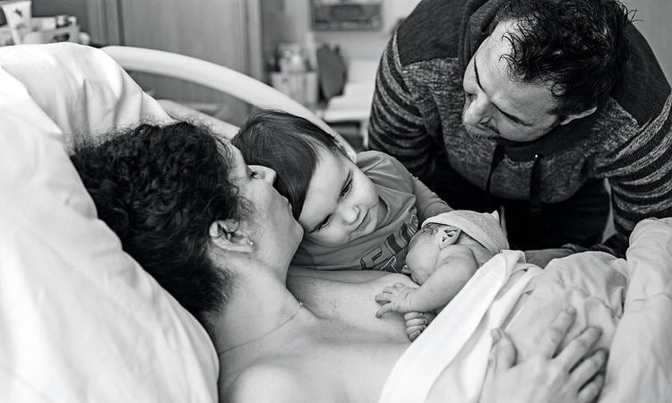 Bevallingsverhaal: ‘De baby heeft het niet zo fijn en móet vandaag geboren worden’ 45274d3d
