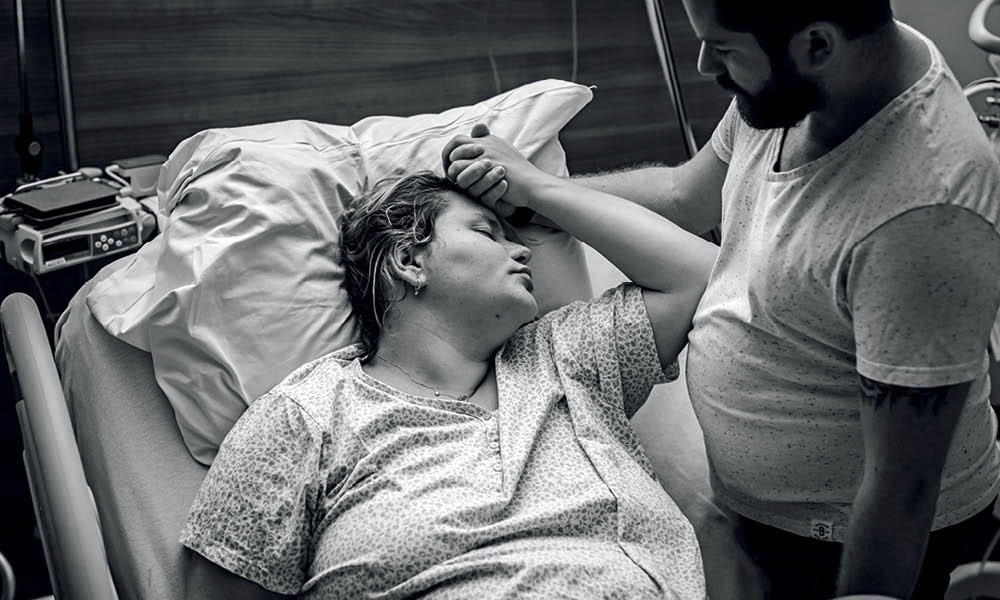 Bevallingsverhaal: ‘Waar blijven die persweeën? Hoe moet ik dit doen?’ Mirjam Cremer Pure Life Geboortefotografie