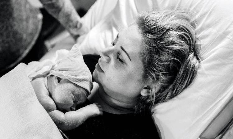 Bevallingsverhaal: ‘Zeker 4 kilo. Ik ril nu ik eraan denk: ze moet er wel uit!’ Mirjam Cremer Pure Life Geboortefotografie