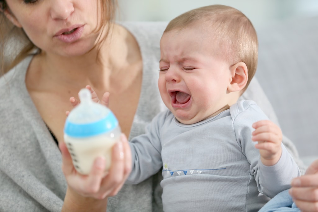 Huilt je baby? Pak niet meteen de fles Ouders van Nu Redactie