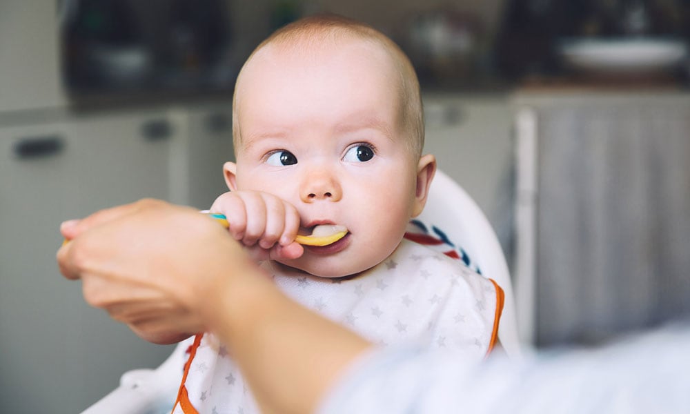 Baby 5 maanden oud: leren zitten Getty Images