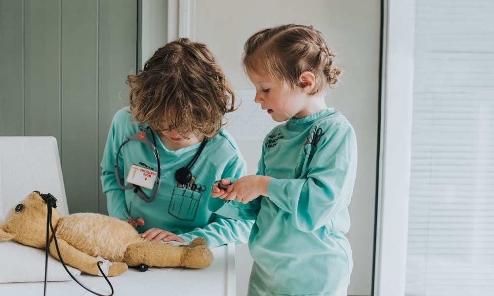 Zondagsarm of voet tussen de spaken: dit is de top acht ongelukken met kinderen (en zo handel je) Ouders van Nu Redactie