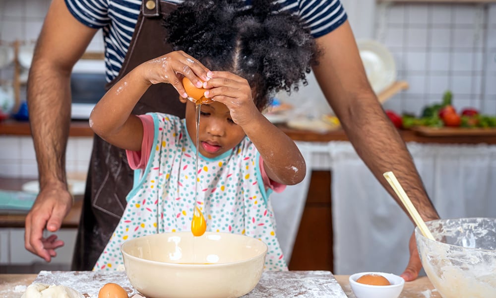 Koken met kinderen: 6 handige veiligheidstips Ouders van Nu Redactie