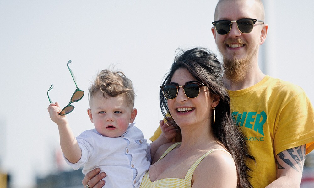 Liana is schipper en moeder: ‘Mijn grootste angst is dat Oliver ongezien een deur opent met al dat water’ Fotografie: Brenda van Leeuwen