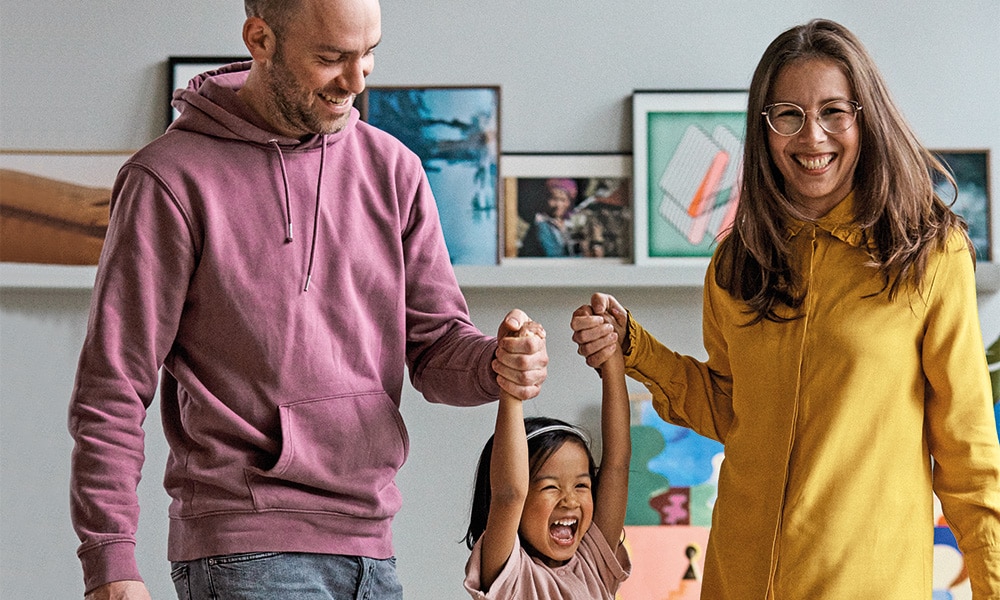 Quirine en Willem adopteerden Lily: ‘Op dag vier hadden we allebei kraamtranen, van geluk en van verandering’ Ouders van Nu Redactie