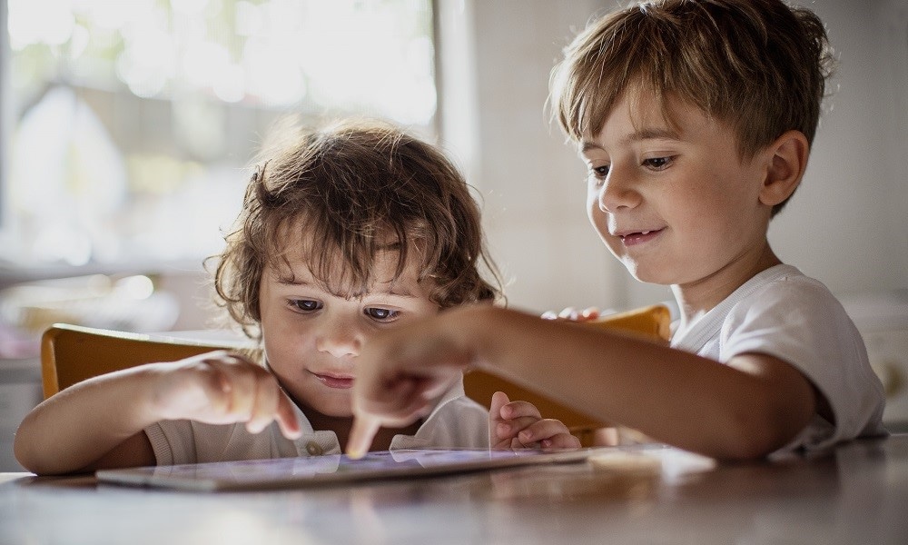 Leren van een scherm: dit zijn leuke en educatieve kinderprogramma’s Ouders van Nu Redactie