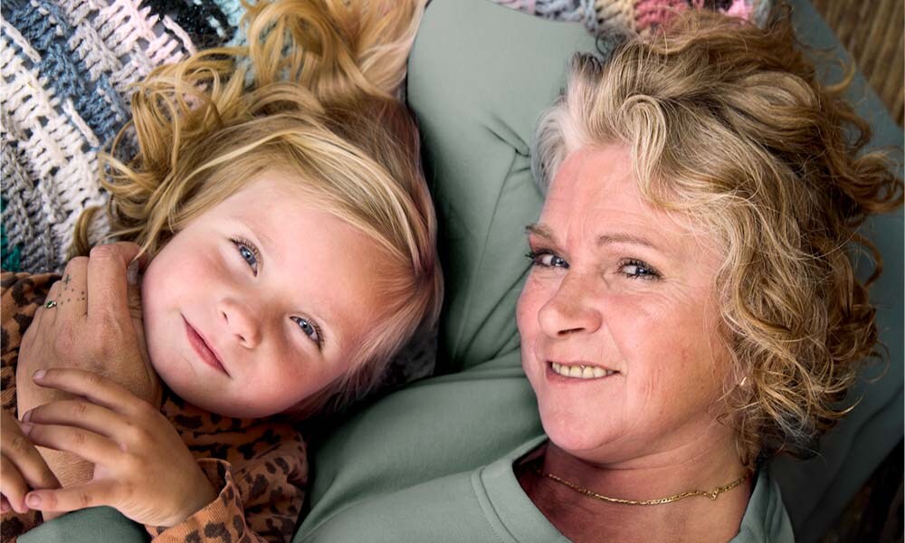 Selma is zwanger en heeft parkinson: ‘Ik ben die mama met een scootmobiel’ Ouders van Nu Redactie