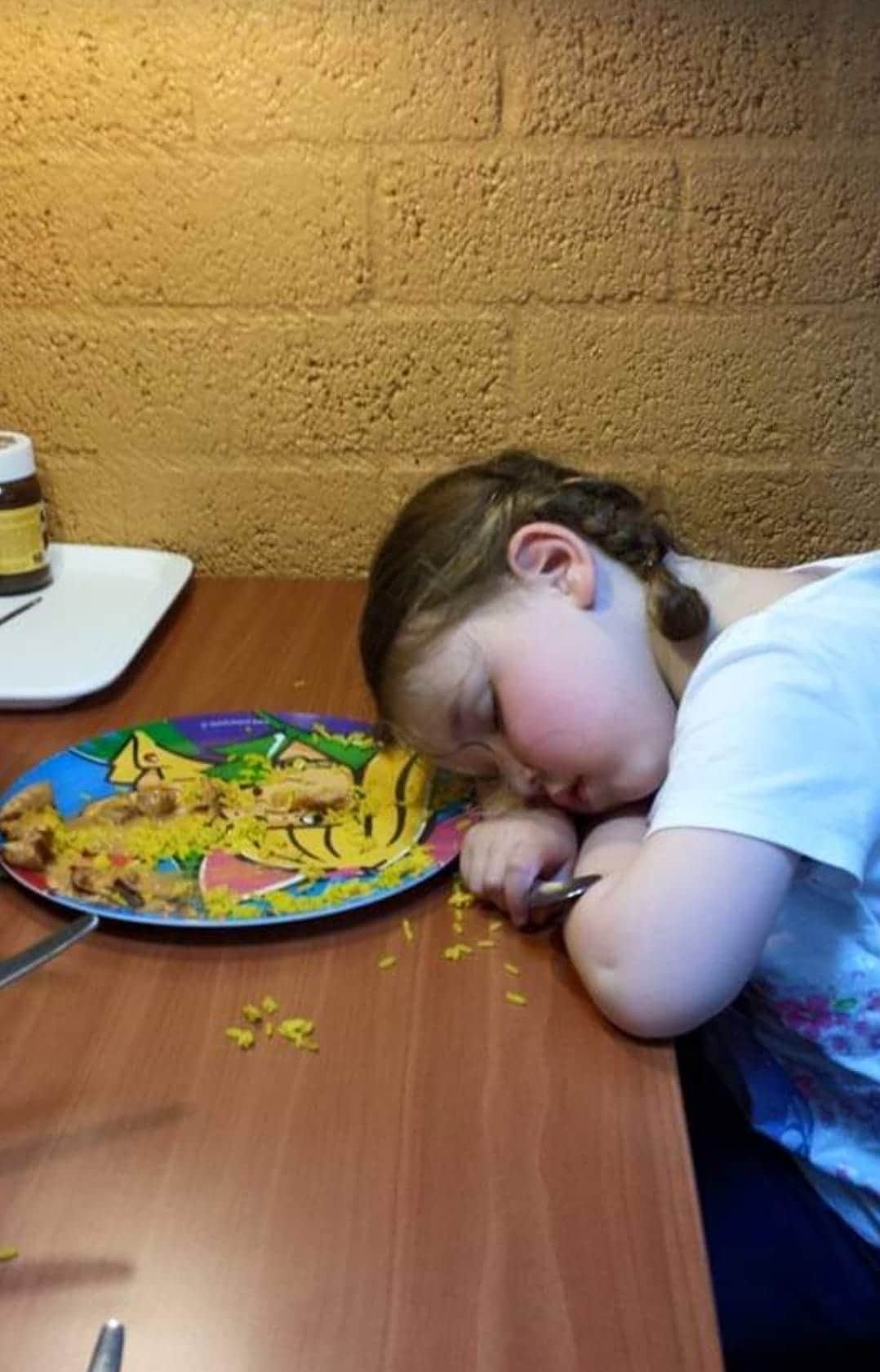 18x de gekste plekken waar jullie kinderen in slaap zijn gevallen Ouders van Nu Redactie