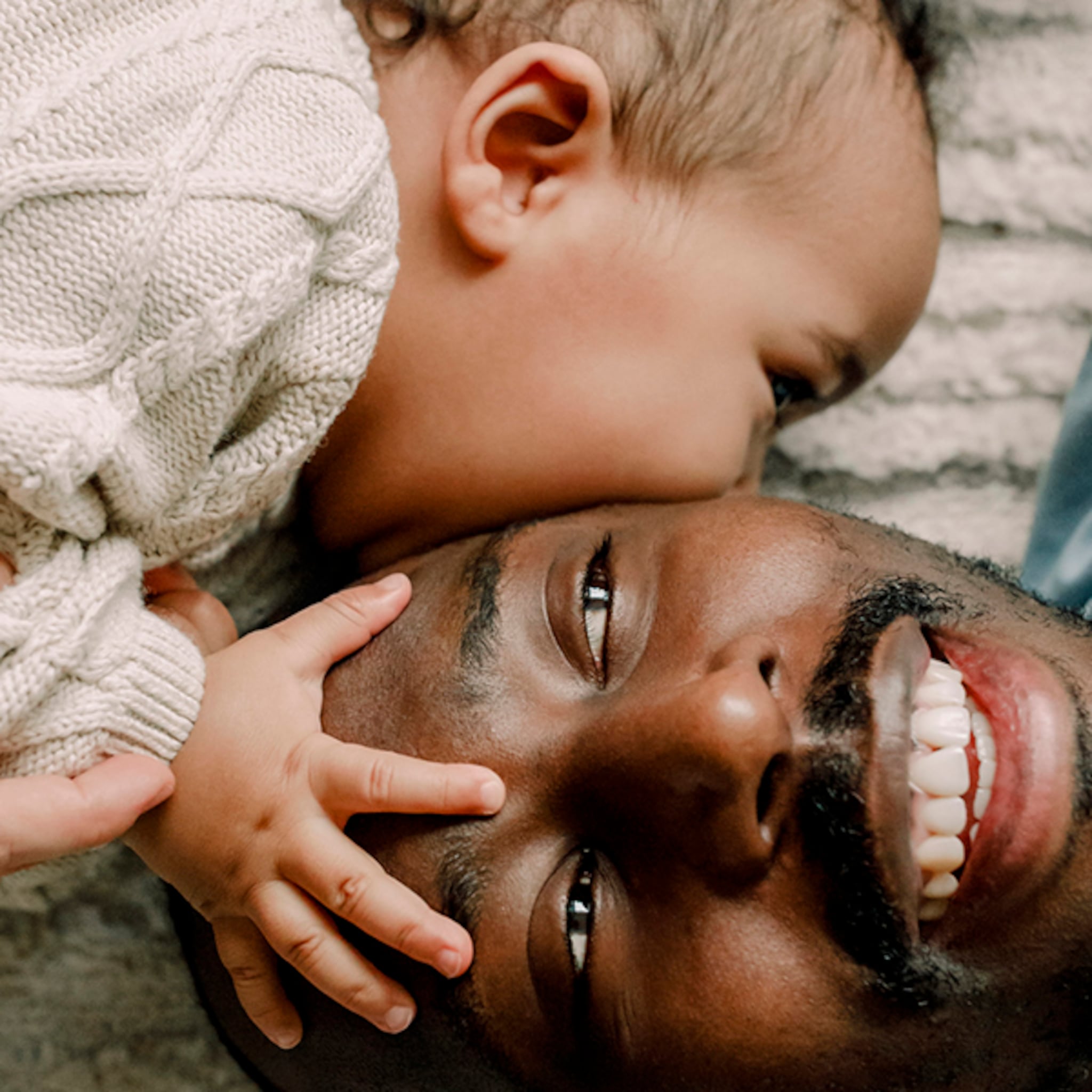 dit is waarom je je baby al jouw emoties moet laten zien