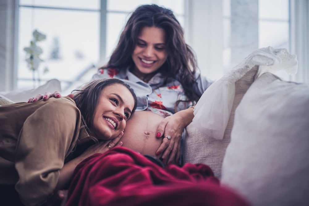 Waarom het juist een goed teken is als je baby in de buik hard schopt Ouders van Nu Redactie