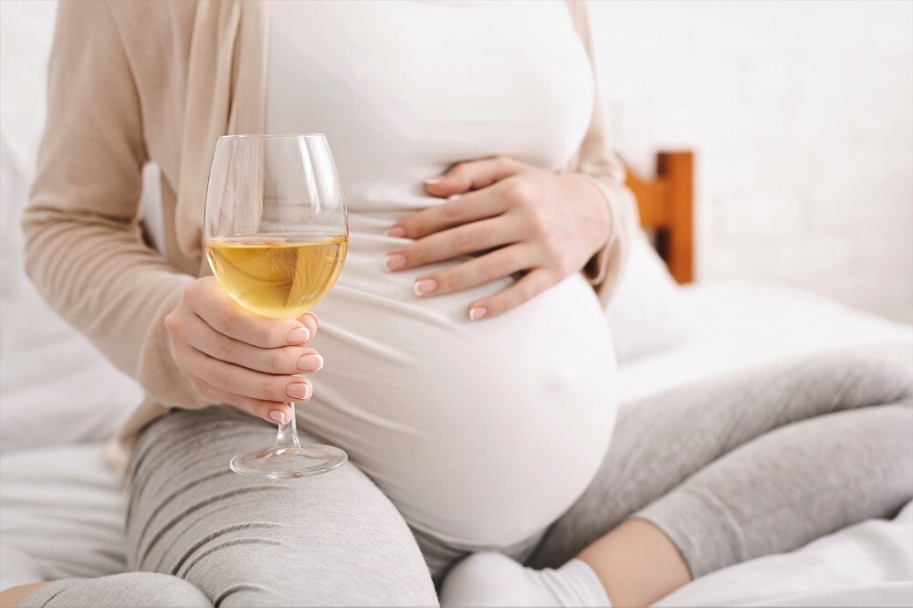 Een wijntje tijdens de zwangerschap: 1 op 20 vrouwen doet het tóch Ouders van Nu Redactie