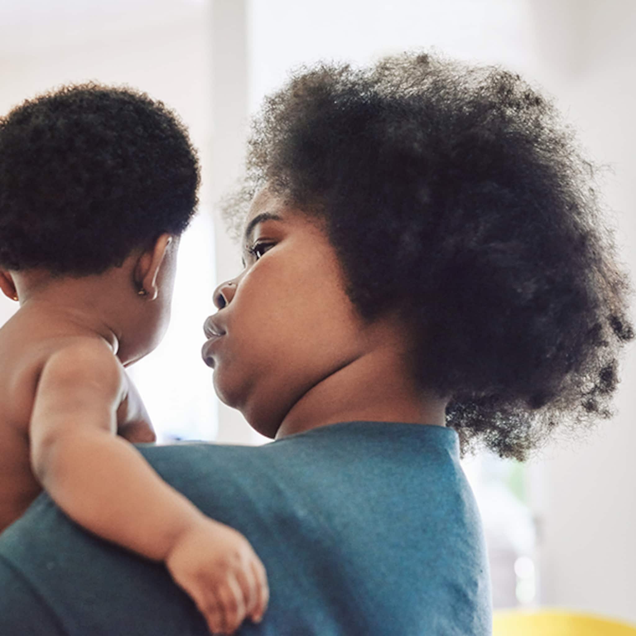 burp moeder deelt truc om jouw baby makkelijker te laten boeren