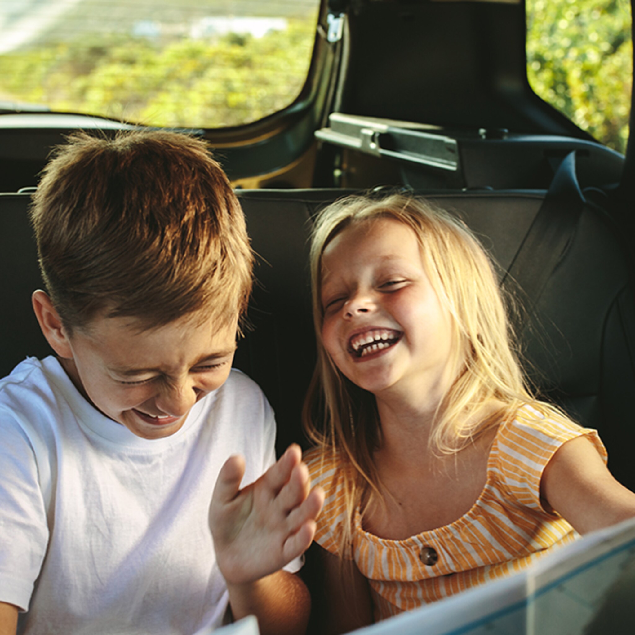 expert dit is waarom ouders hun kind in de auto kunnen vergeten